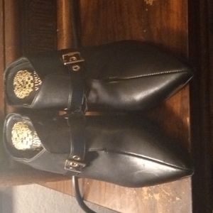 Vince Camuto Maskelyn Size 8 shoes